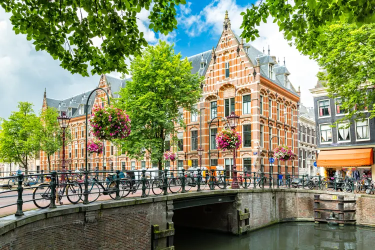 Typisches Stadtbild von Amsterdam