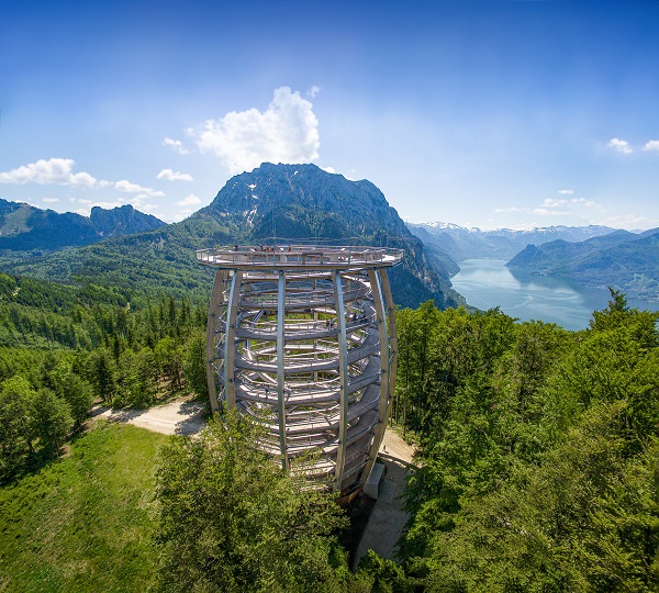 Luftaufnahme des Turms - Baumwipfelpfad Salzkammergut