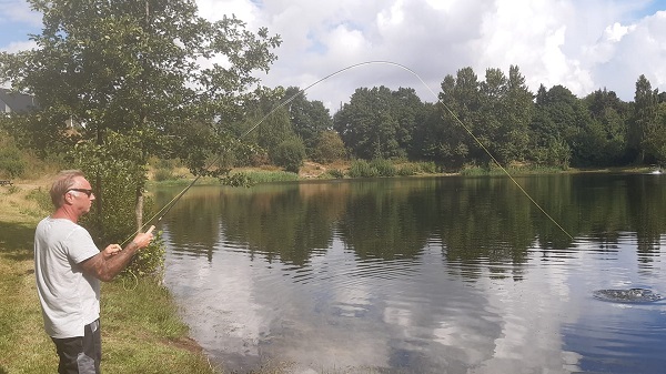 Hedensted Put & Take ist ein bekannter Forellensee in Dänemark, ideal für Angler aller Erfahrungsstufen