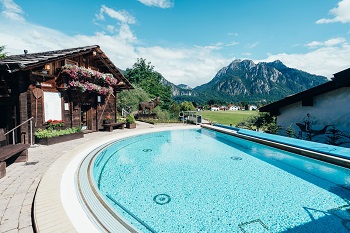 Außenbecken der Königlichen Kristalltherme Schwangau