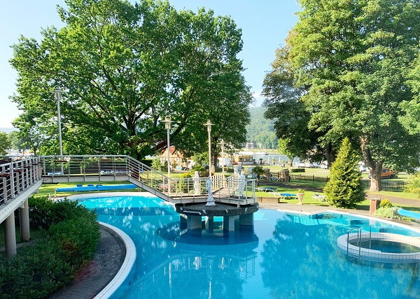 Außenbecken der Kristall Therme Bad Hönningen