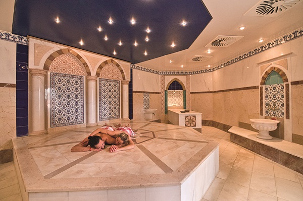 Ein Paar im Haman der Kristall Therme Bad Klosterlausnitz