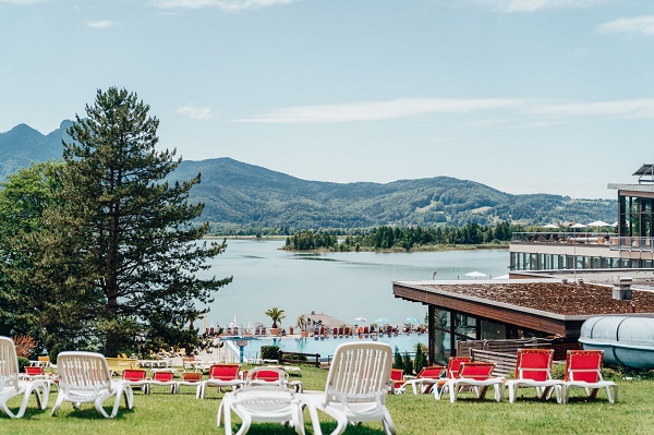 Ausblick auf den See von der Kristall Therme Kochel am See