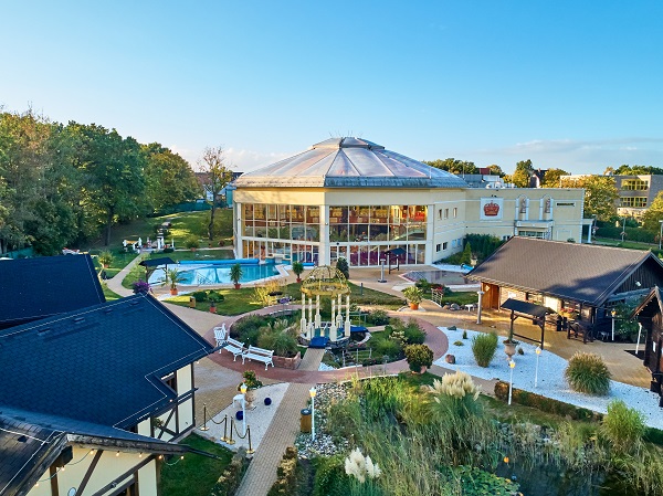 Die Kristall Therme Seelze und Garden von oben betrachtet