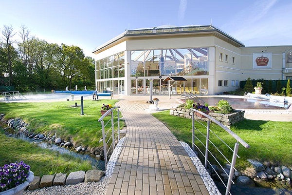Die Kristall Therme Seelze von draußen betrachtet