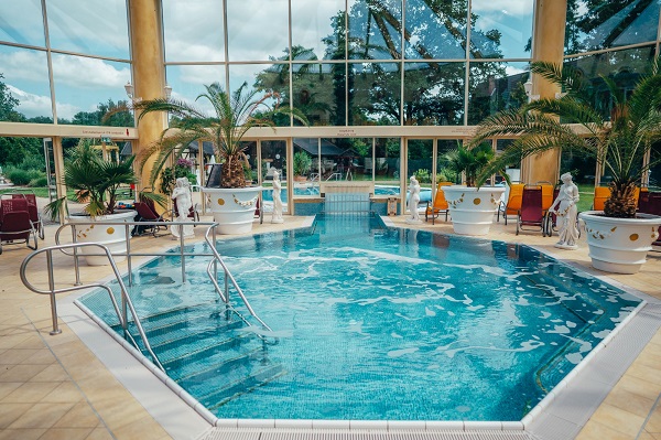 Innenbecken der Kristall Therme Seelze