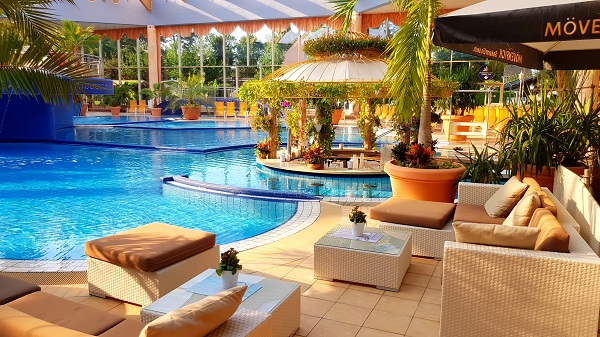 Poolbar der Kristall Wohlfühltherme Ludwigsfelde