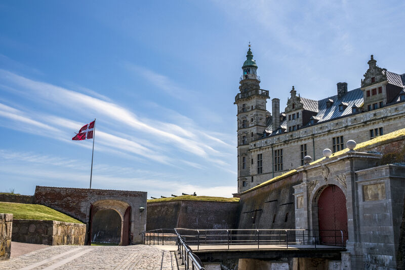 Schloss Kronborg mit Flagge