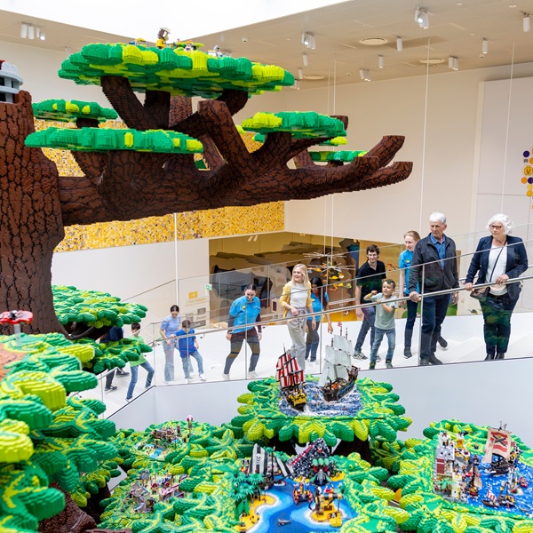Der ikonische Tree of Creativity im LEGO® House