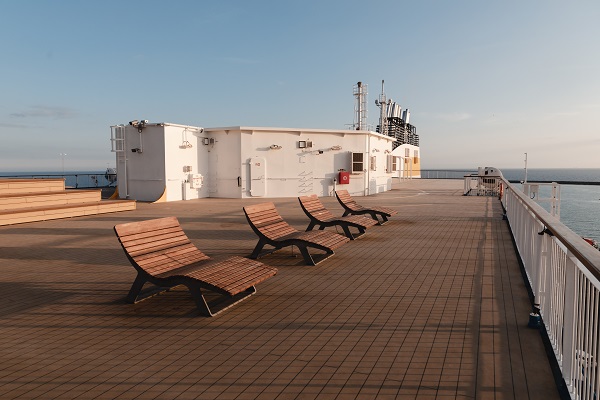 Sonnendeck auf der TT-Line-Fähre Nils Holgersson