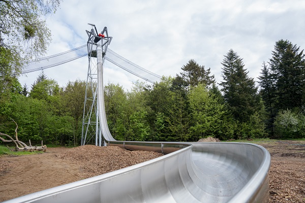 Edderkoppen – hier klettert man 110 Meter über frei hängende Netzbrücken durch die Baumkronen